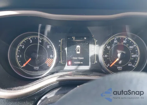 2015 Jeep Cherokee Latitude z USA, uszkodzony, nr VIN 1C4PJMCB3FW551643